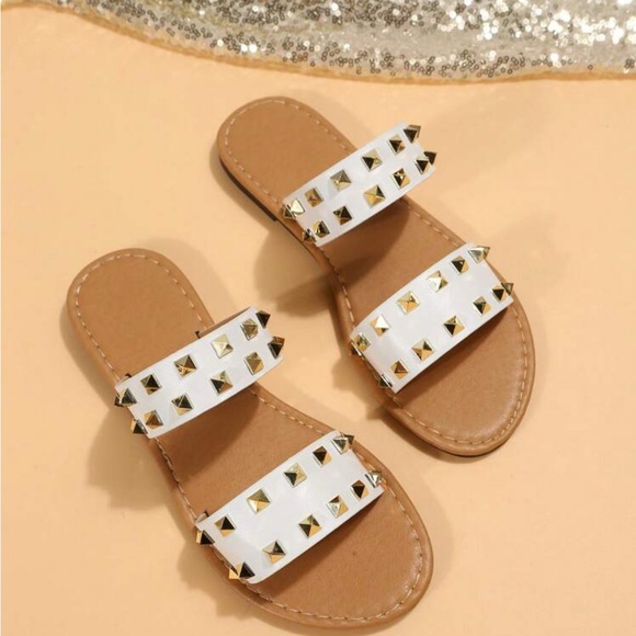 Womens Patent Leather Flat Sandals with Rivet Studs Pointed  Women\'s Fashionable Rivet Studded Strappy Flat Sandals